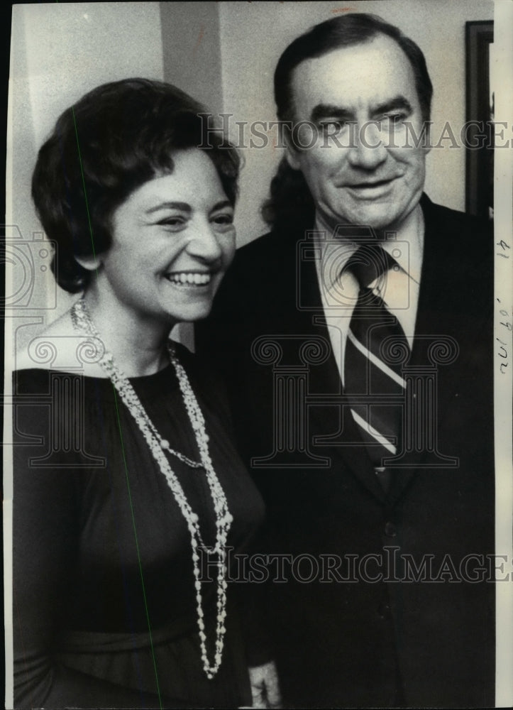 1975 Wire Photo New York Gov Hugh L Carey and Mary Anne Kupsak  - Historic Images