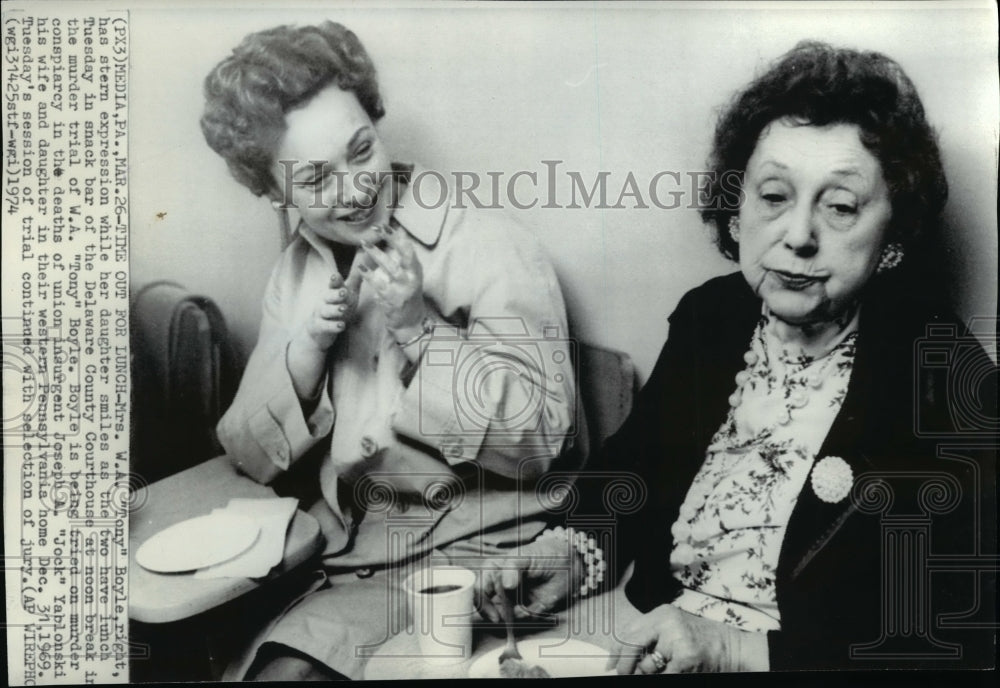 1974 Press Photo Mrs. W.A. &quot;Tony&quot; Boyle at her husbands trial for murder - Historic Images