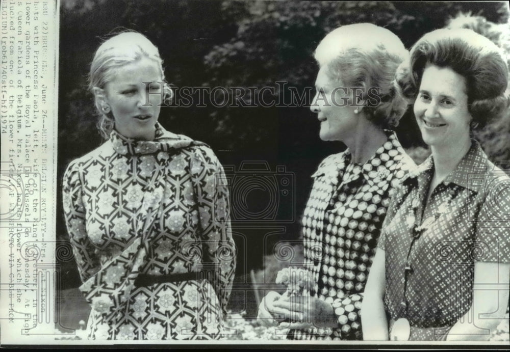 1974 Wire Photo Mrs Pat Nixon chats with Princess Paola and Queen Fabiola - Historic Images