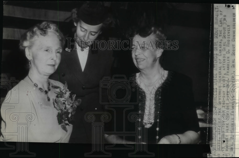 1945 Wire Photo Mrs. F D Roosevelt &amp; Princess Alice attends girl scout banquet-Historic Images