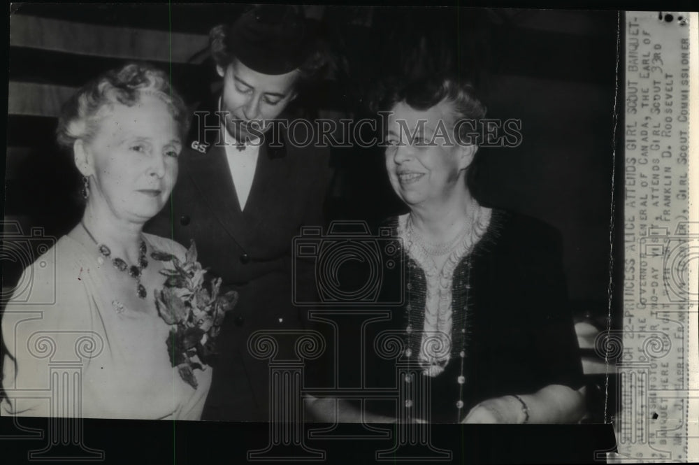 1945 Wire Photo Mrs. F D Roosevelt & Princess Alice attends girl scout banquet-Historic Images