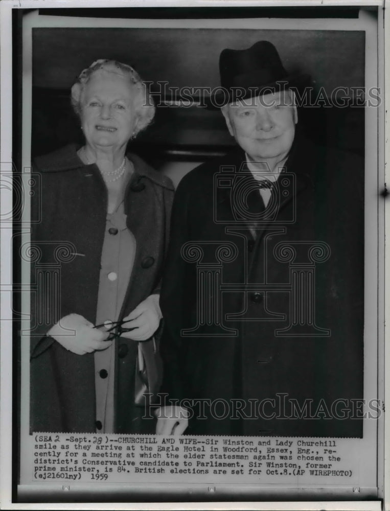 1959 Wire Photo Sir Winston and Lady Churchill as they arrive at Eagle Hotel - Historic Images