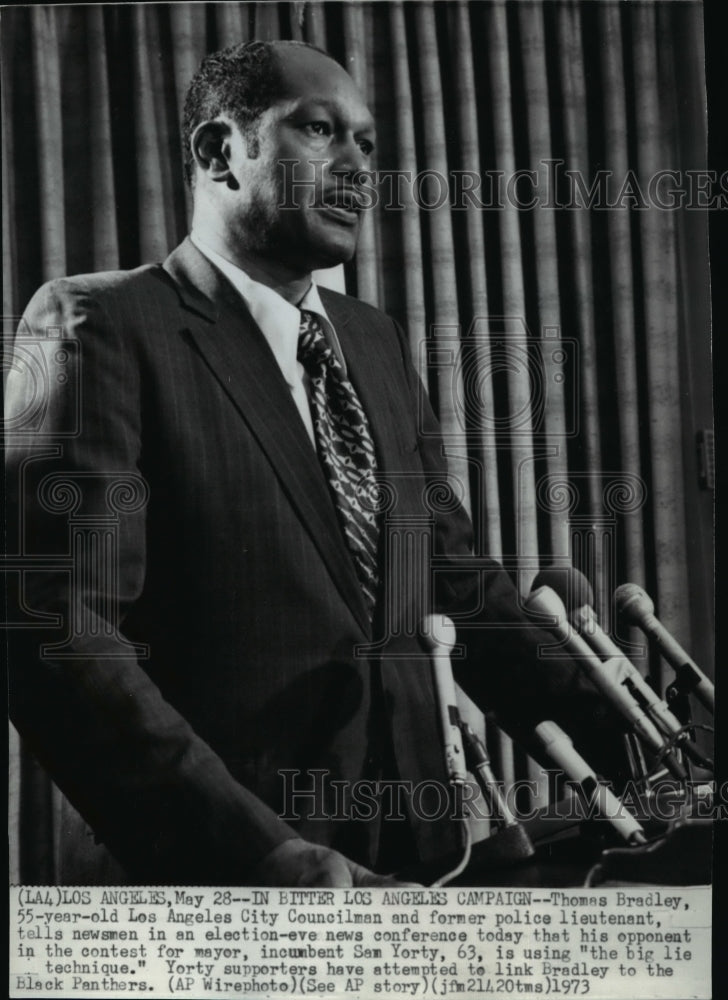 1973 Wire Photo Thomas Bradley speaking to newsmen in a news conference - Historic Images