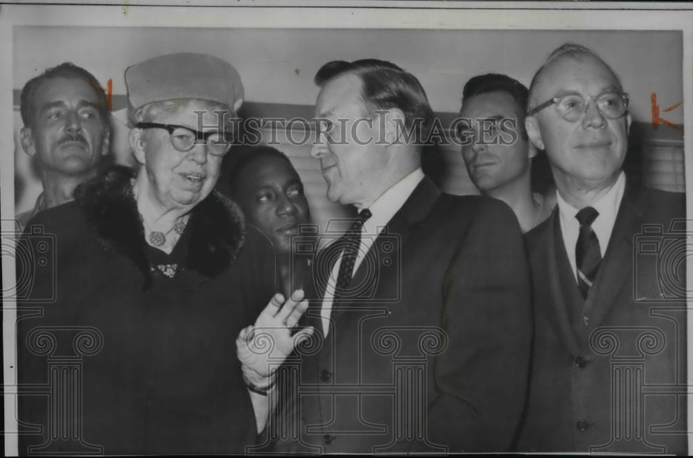 1961 Wire Photo Eleanor Roosevelt talks with W Reuther &amp; Dr Milton Eisenhower - Historic Images