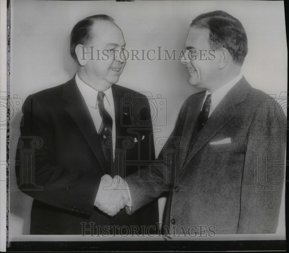 1953 Wire Photo Gov. Thomas E. Dewey of New York gets a handshake  - Historic Images