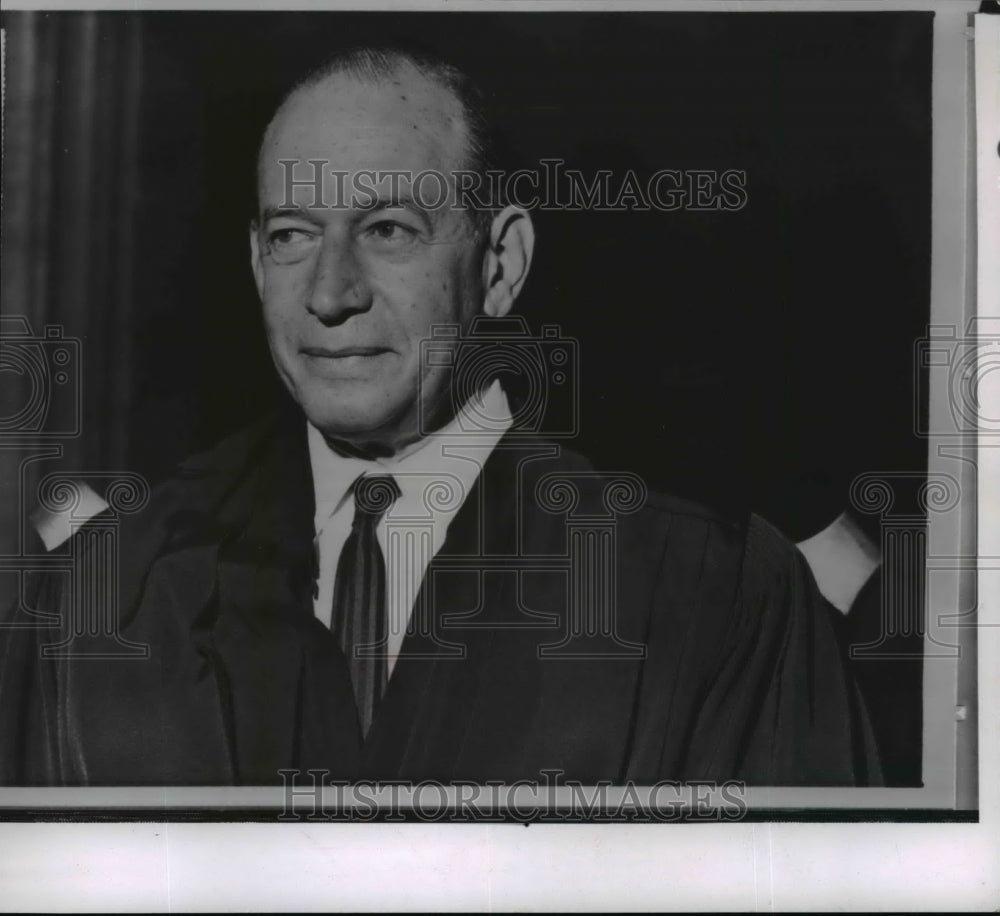 1965 Wire Photo Abe Fortas in judicial rob before taking oath in the Capital. - Historic Images