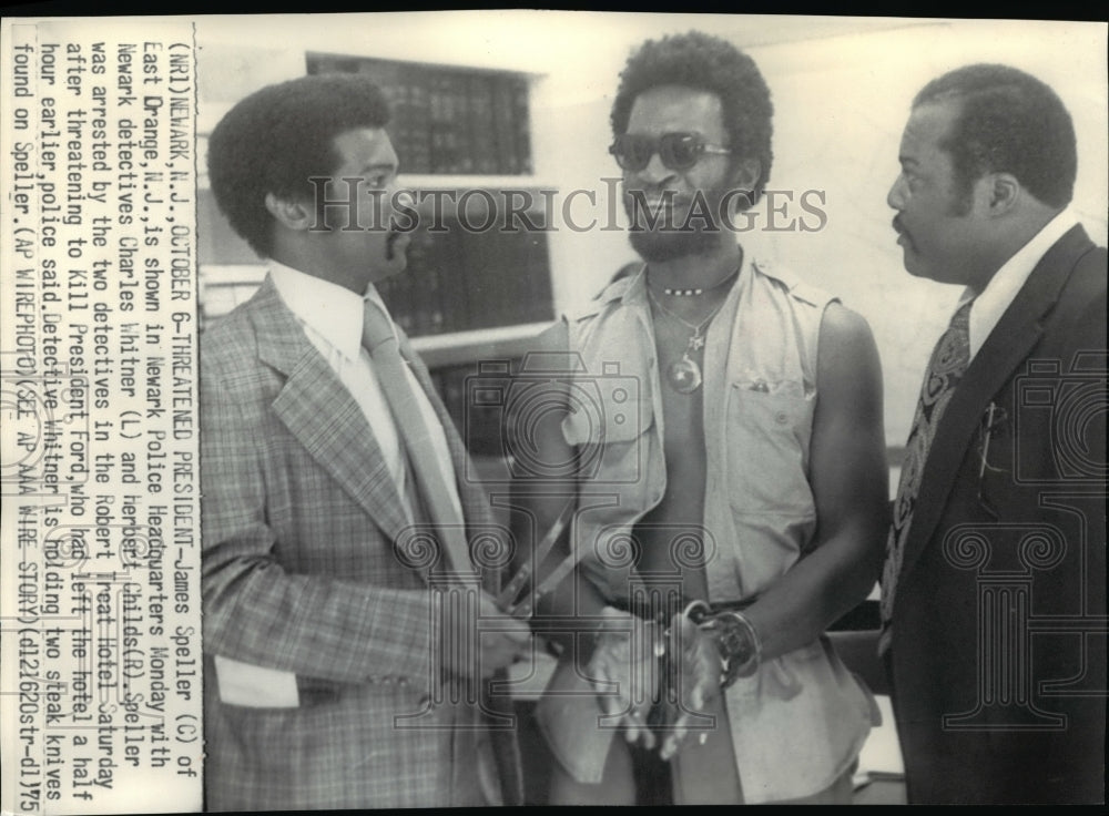 1975 Wire Photo James Speller in Newark Police Headquarters with two detectives - Historic Images