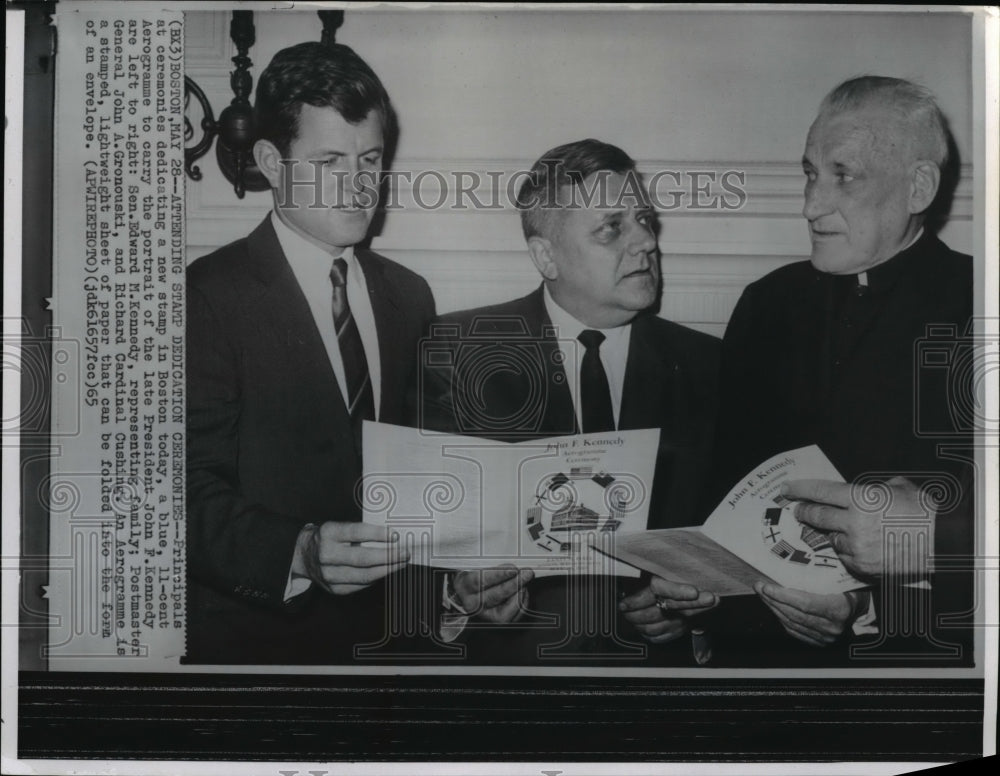 1965 Wire Photo Sen. Kennedy, J. Gronouski and R. Cushing holding an Aerogramme - Historic Images