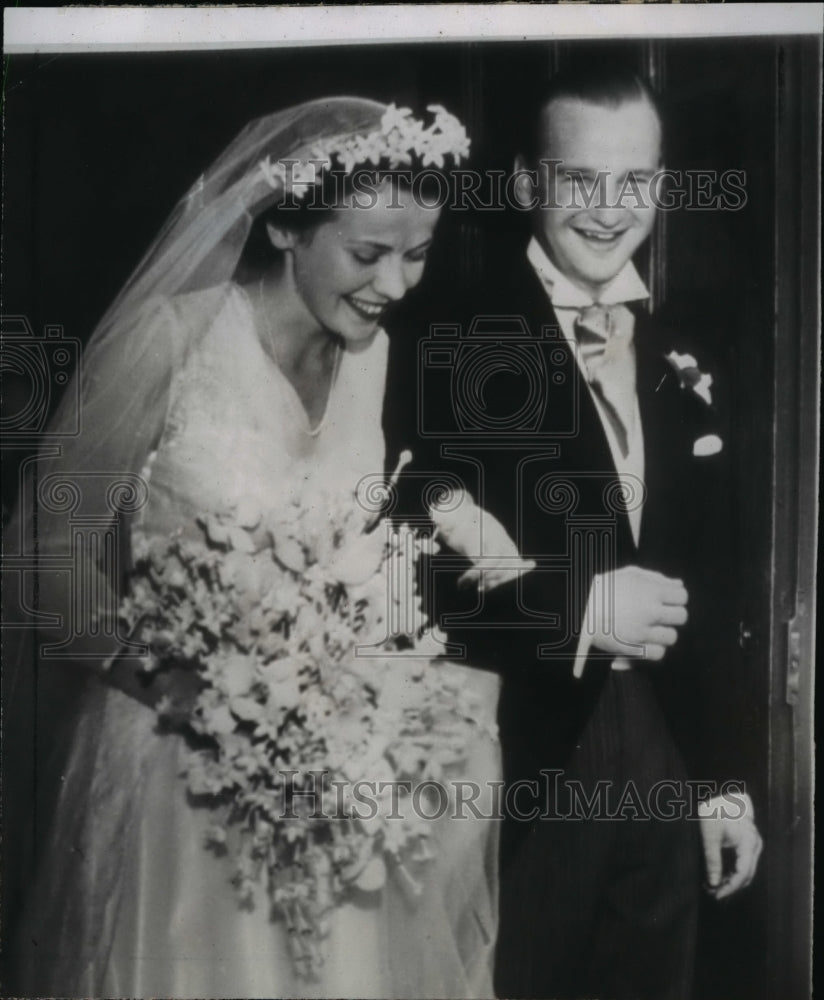 1941 Wire Photo Benson Ford and his bride leaving Christ church, Grosse Point - Historic Images
