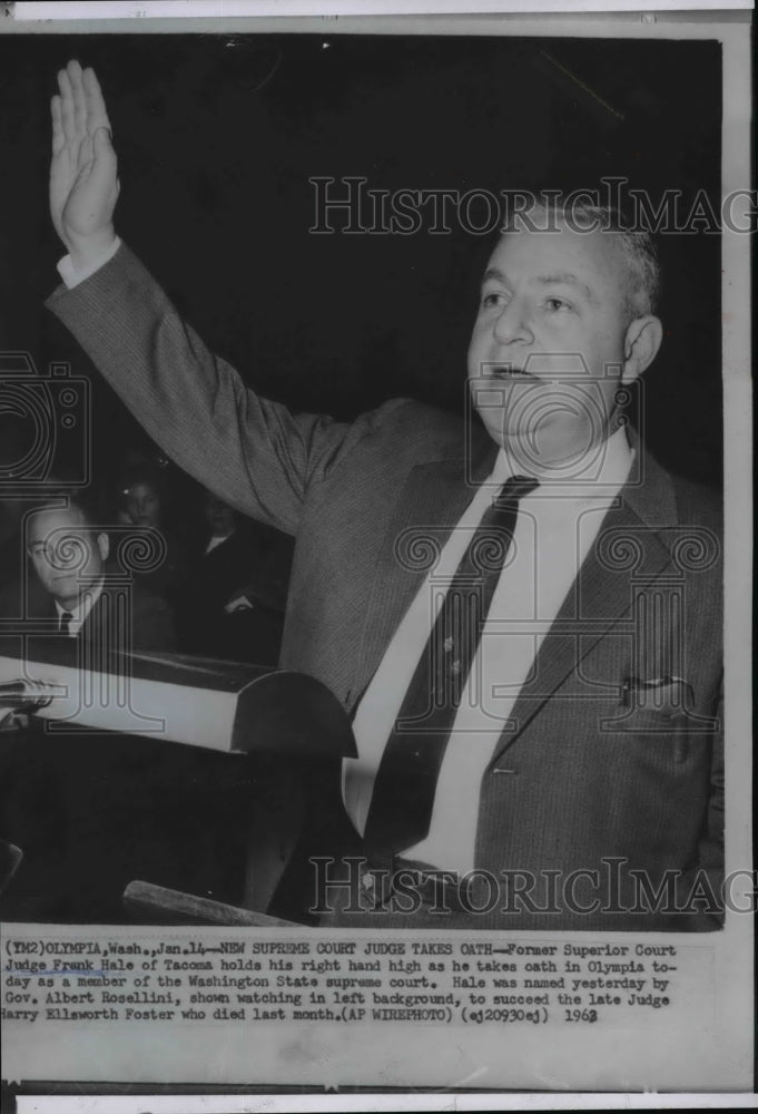 1963 Press Photo Former Superior Court Judge Frank Hale taking oath in Olympia-Historic Images