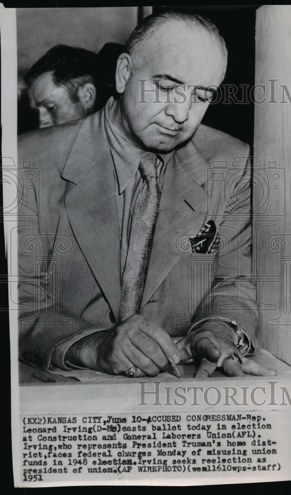 1951 Rep. Leonard Irving casts ballot in election at Union - Historic Images