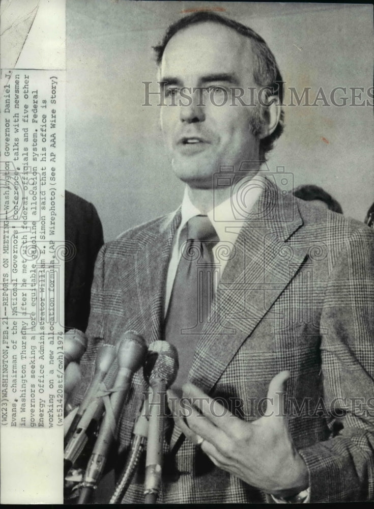 1974 Washington Governor Daniel J. Evans talking with newsmen - Historic Images