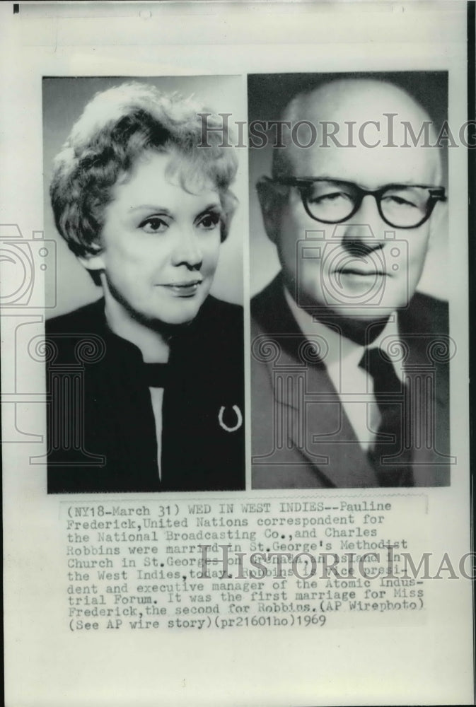 1969 Wire Photo U.N. correspondent Pauline Frederick and Charles Robbins-Historic Images