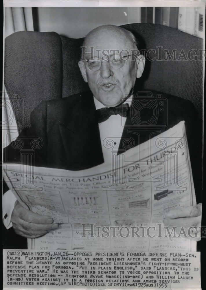 1955 Press Photo Ralph Flanders reads newspaper in his home in Washington. - Historic Images