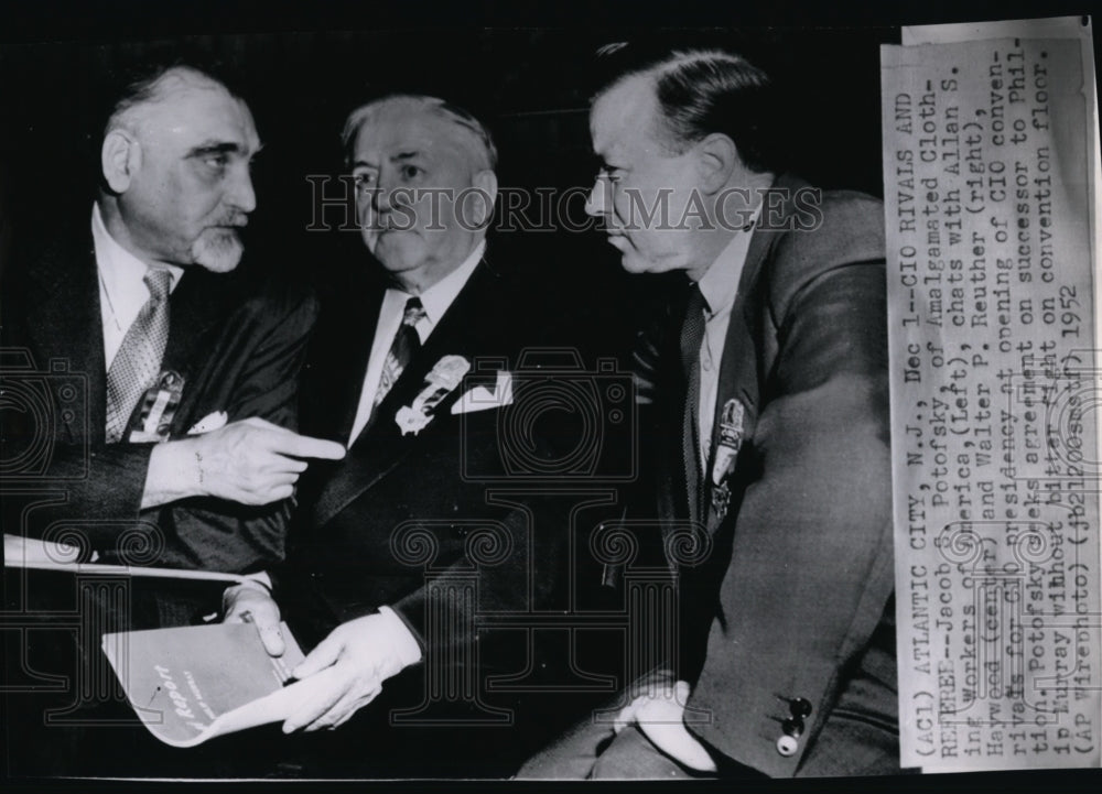 1952 Press Photo Jacob S. Potofsky talking with Allan Haywood and Walter Reuther - Historic Images