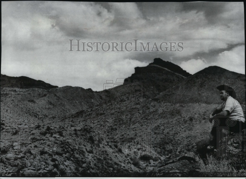 1966 Wire Photo E. Borzansky siting near a scene on California&#39;s Mojave Desert-Historic Images