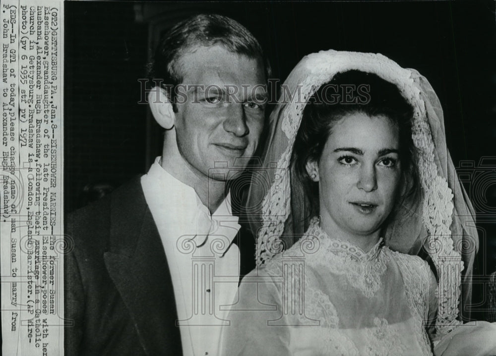 1971 Press Photo Susan Eisenhower posing with his husband, Alexander Bradshaw - Historic Images