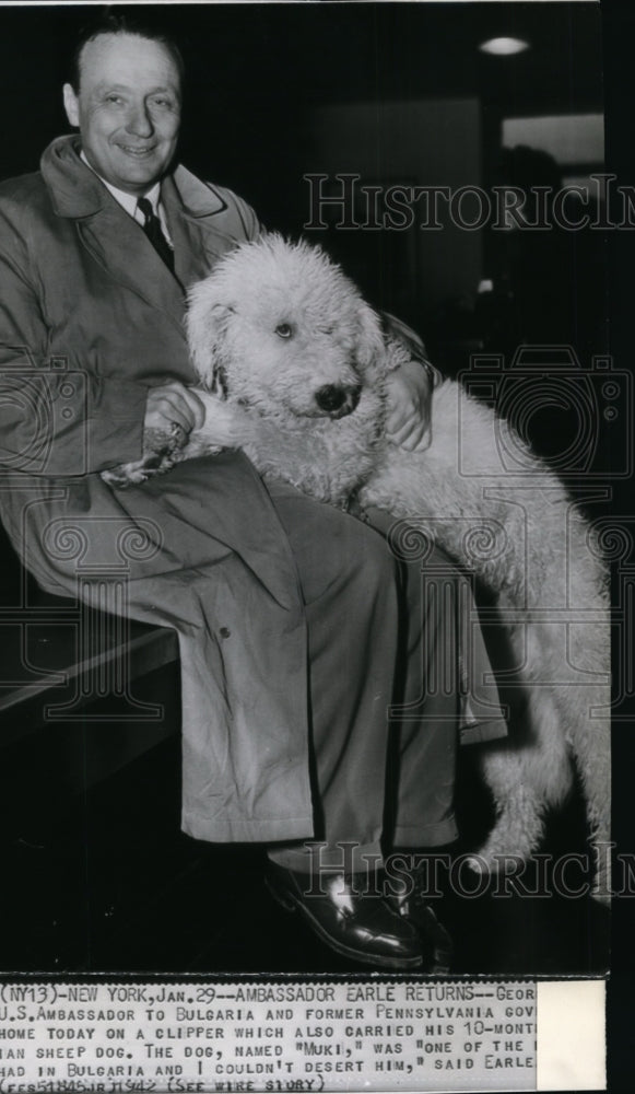 1942 Press Photo George Earle, U.S. Ambassador to Bulgaria with his dog Muki - Historic Images