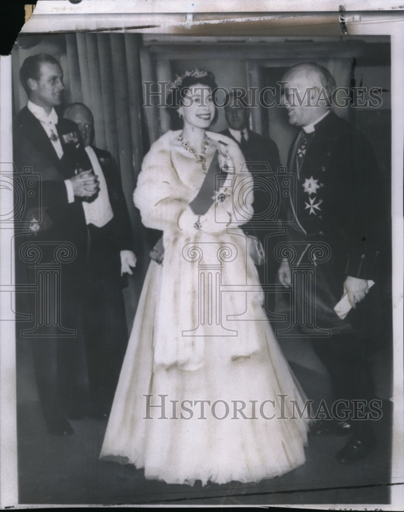 1957 Press Photo Queen Elizabeth and Prince Philip with Dr. Geoffrey Fisher - Historic Images