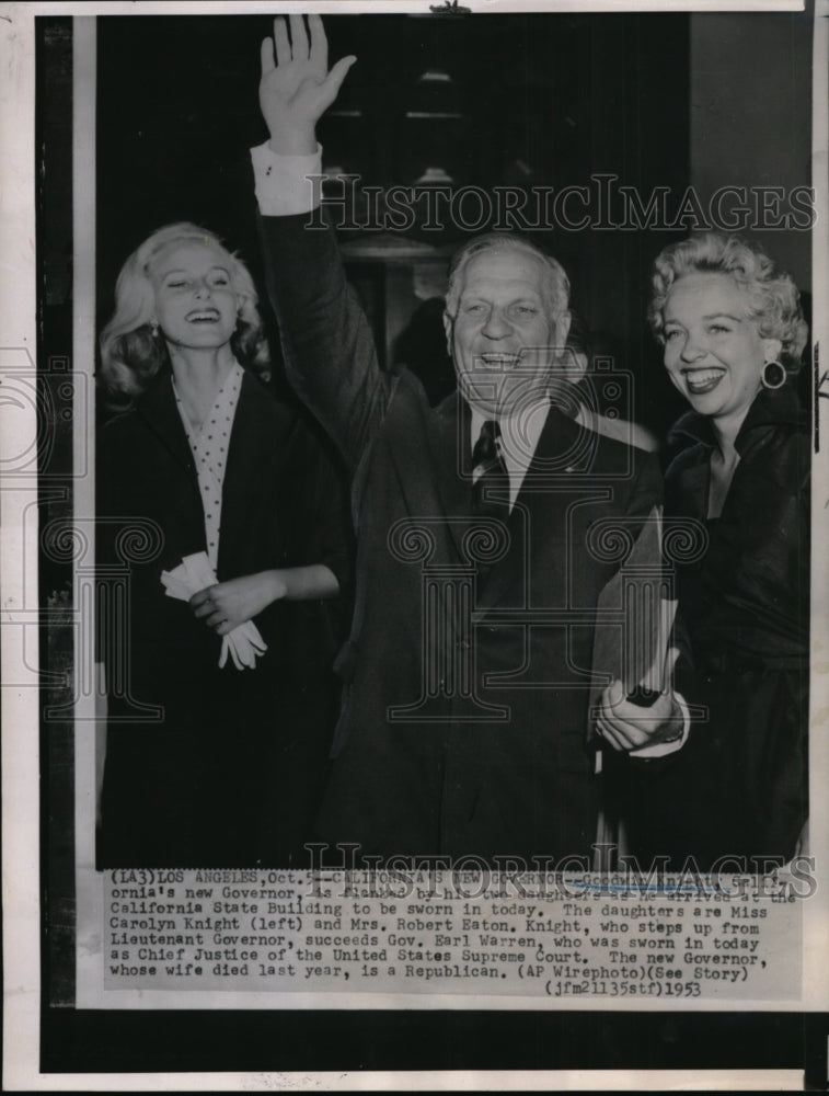 1953 Press Photo Gov. Goodwin Knight posing with his daughters in Los Angeles - Historic Images