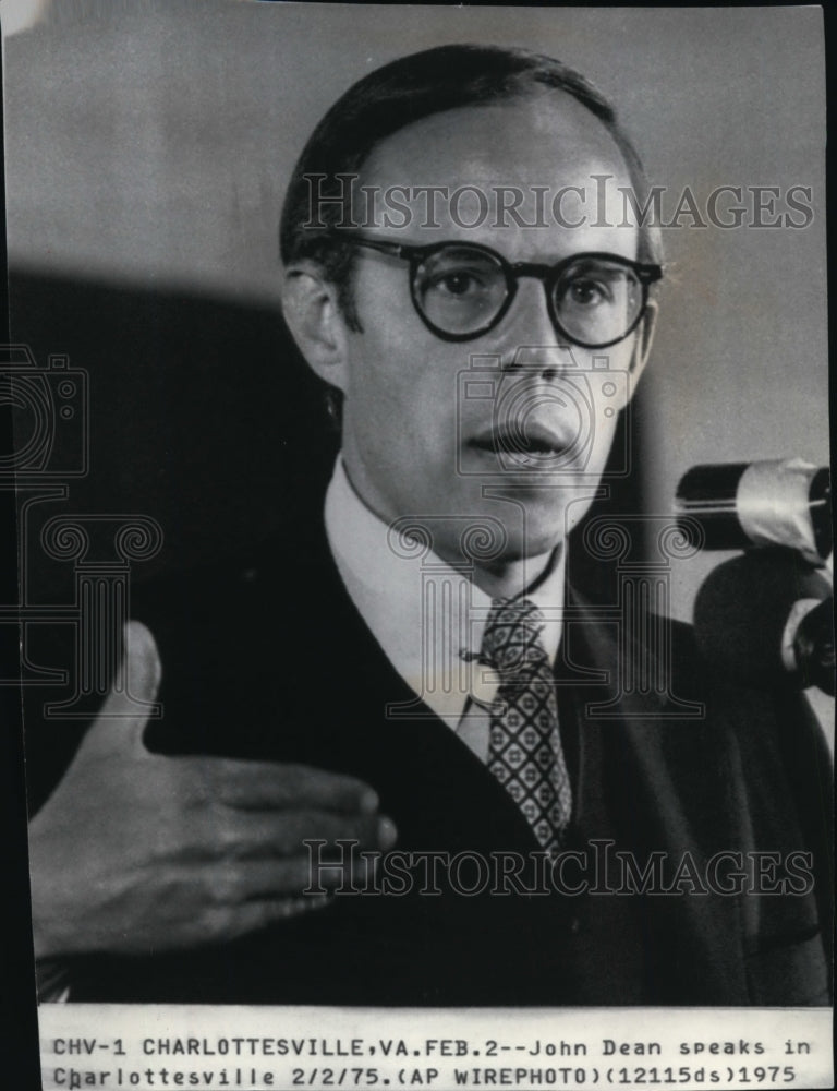 1975 Press Photo John Dean speaking in Charlottesville - Historic Images