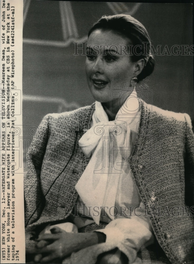 1974 Press Photo Maureen Dean being interviewed at CBS in New York - Historic Images