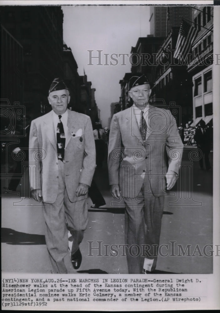 1952 Press Photo Gen. Dwight Eisenhower walking with Eric Colmery in New York - Historic Images