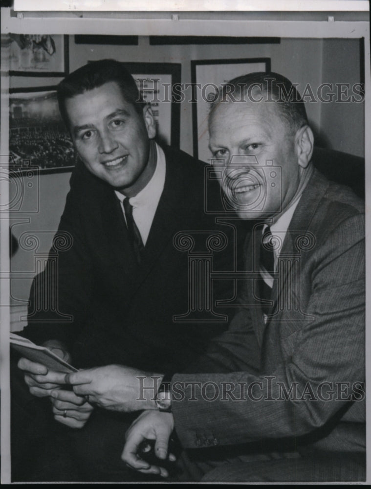 1965 Press Photo Rep. George V. Hansen confers with Rep. Gerald Ford - Historic Images