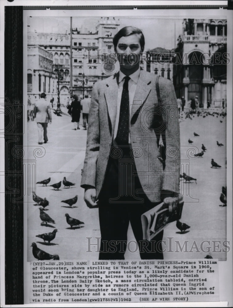 1962 Press Photo Prince William of Gloucester strolling in Mark&#39;s Square in 1960 - Historic Images