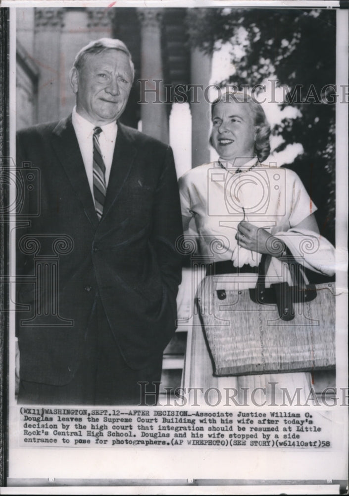 1958 Press Photo Associate Justice Wm. Douglas leaves the Supreme Court Building - Historic Images