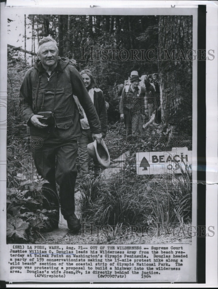 1964 Press Photo William O. Douglas leading his Wilderness Army at Toleak Point - Historic Images