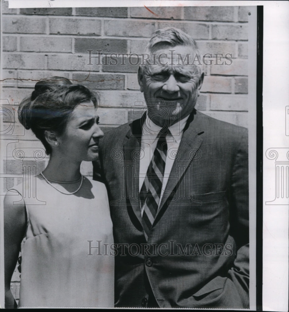 1963 Press Photo Mr. and Mrs. William O. Douglas - Historic Images