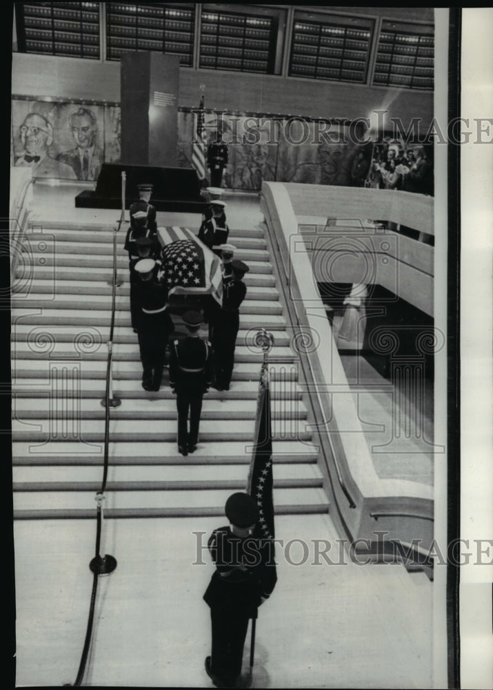 1973 Press Photo Flag draped casket of former Pres. Lyndon Johnson in Austin - Historic Images