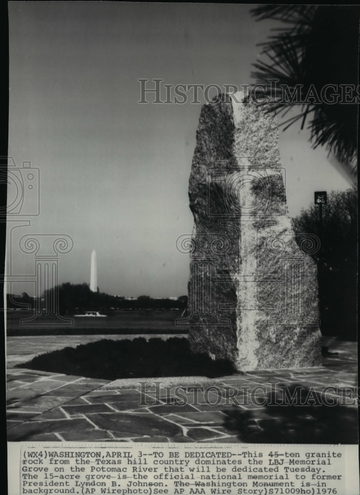 1976 Press Photo Granite rock at the LBJ Memorial Grove on the Potomac River - Historic Images