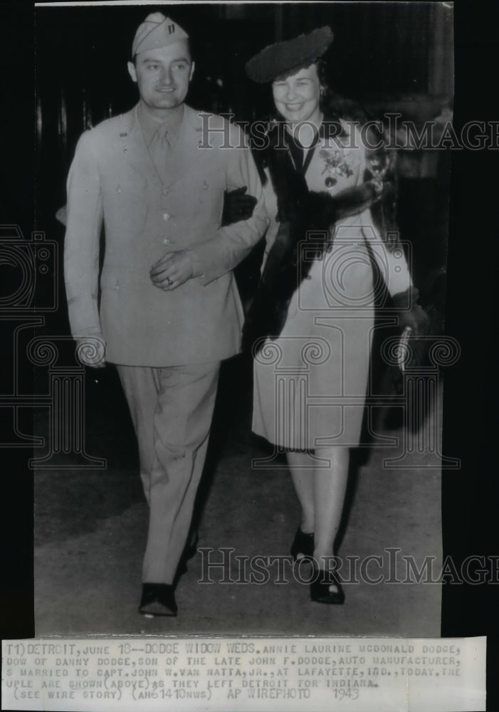 1943 Press Photo Annie Dodge, widow of Dodge Auto Manufacturer, weds Captain. - Historic Images