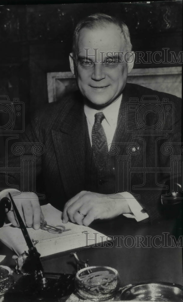 1940 Press Photo Mayor Harold H. Burton of Cleveland after victory for Senate. - Historic Images