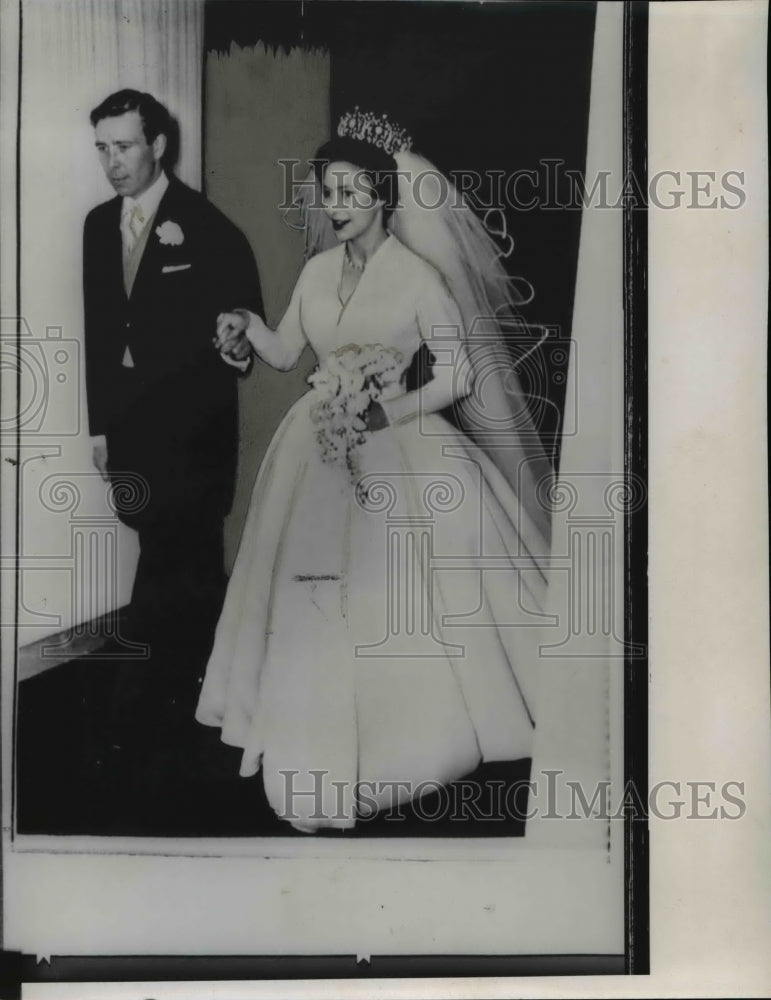 1960 Press Photo Royal Family Princess Margaret and new Husband. - Historic Images