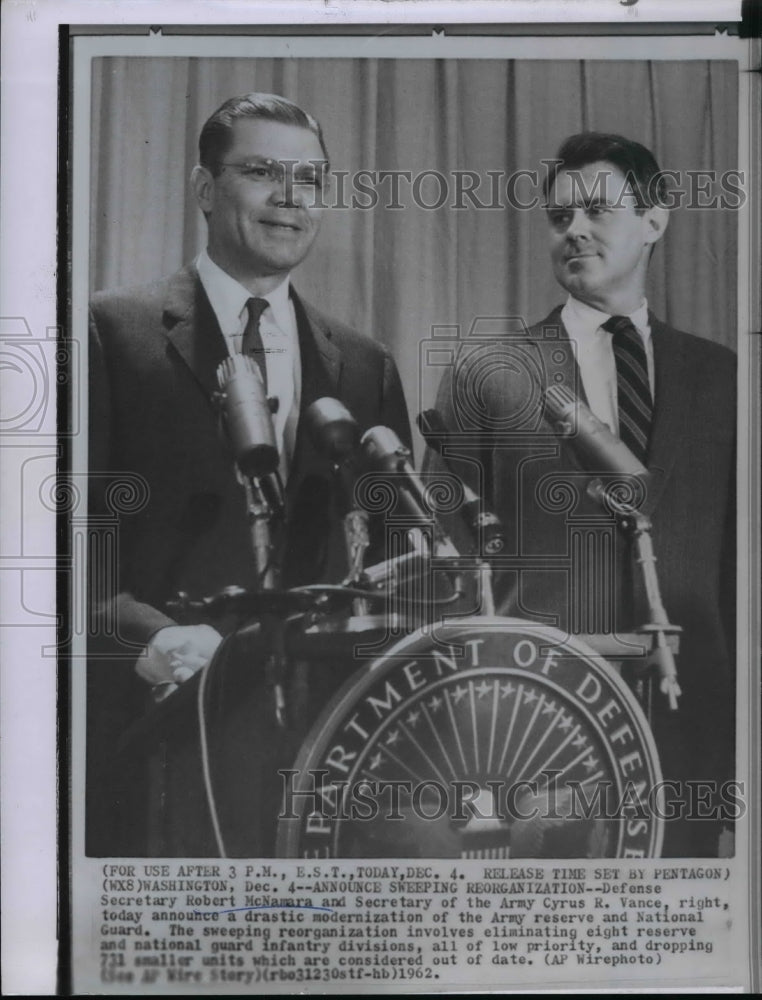 1962 Press Photo Defense Secretary Robert McNamara and Cyrus B. Vance speak - Historic Images