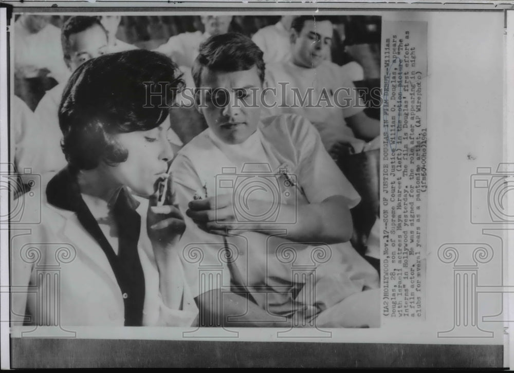 1961 Press Photo William Douglas and Haya Harareet in &quot;The Interns&quot; - Historic Images