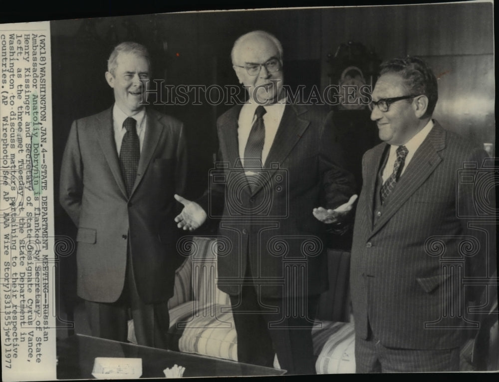 1977 Press Photo Russian Ambassador Anatoliy Dobrynin With Cyrus Vance. - Historic Images