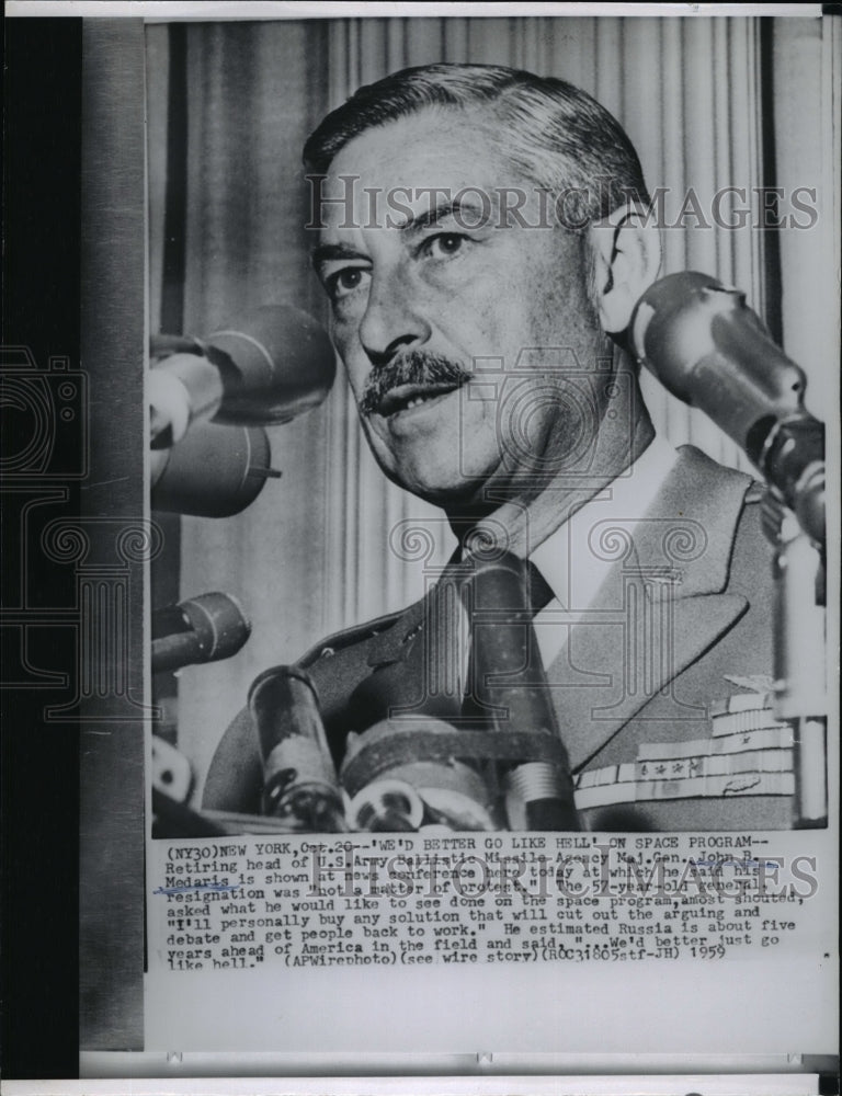 1959 Press Photo Maj. Gen. John B. Medaris announces resignation to the news - Historic Images