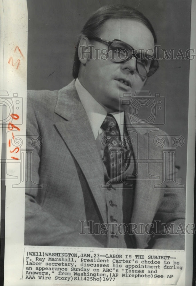 1977 Press Photo F. Ray Marshall in ABC's "Issues and Answers" in Washington - Historic Images