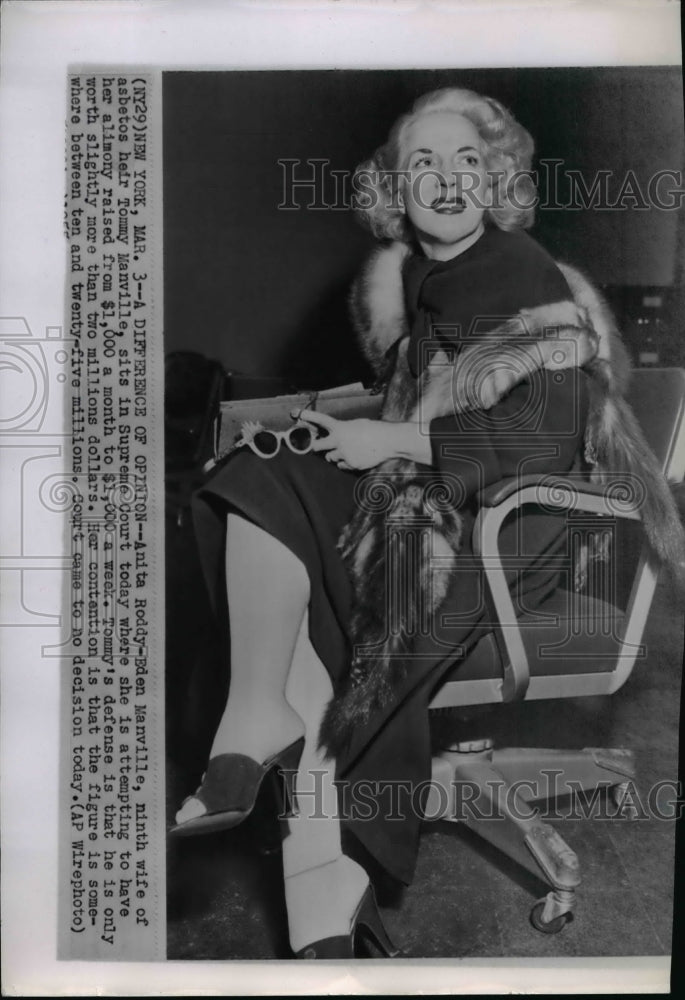 1955 Press Photo Anita Roddy-Eden Manville sitting in Supreme Court in New York - Historic Images