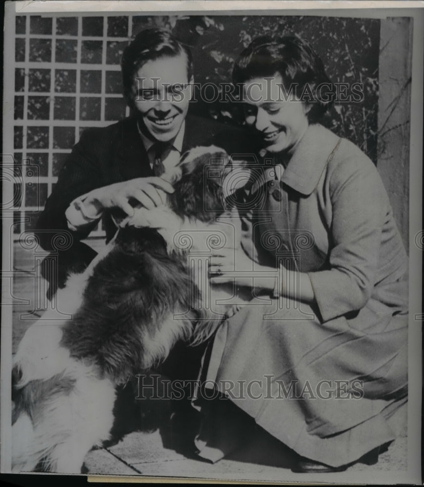 1960 Press Photo Princess Margaret and fiance Anthony Armstrong-Jones with dog - Historic Images