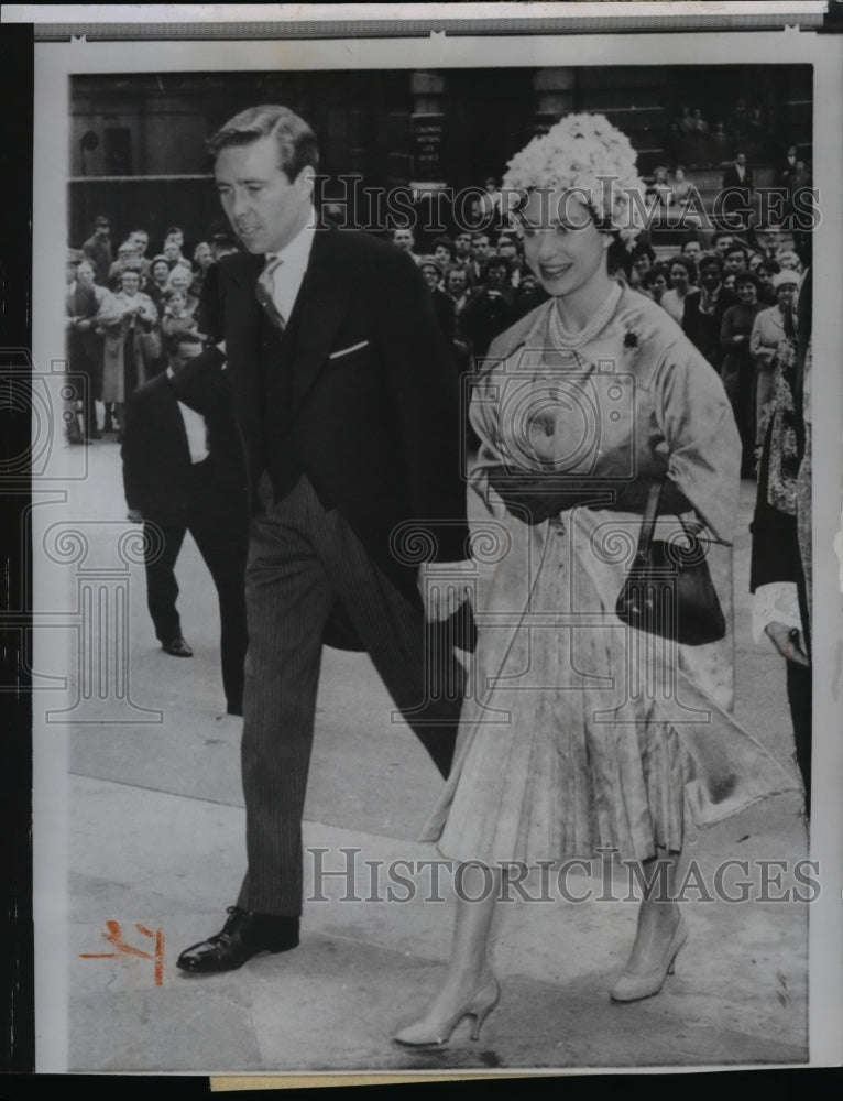 1961 Press Photo Princess Margaret and husband, announce her pregnancy - Historic Images