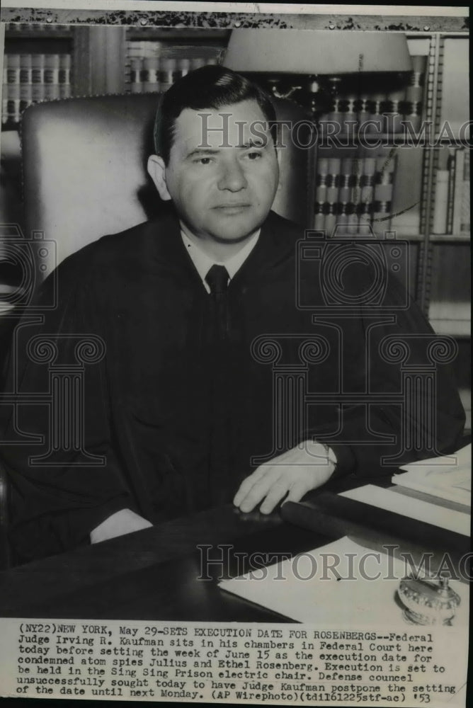 1953 Press Photo Fed. Judge Irvine R. Kaufman sets execution date for Rosenburgs - Historic Images