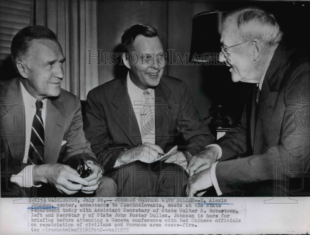 1955 Press Photo U. Alexis Johnson speaks with Walter Robertson and John Dulles - Historic Images