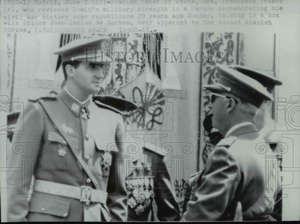 1968 Press Photo Gen. Francisco Franco talking with Prince Juan Carlos de Borbon - Historic Images