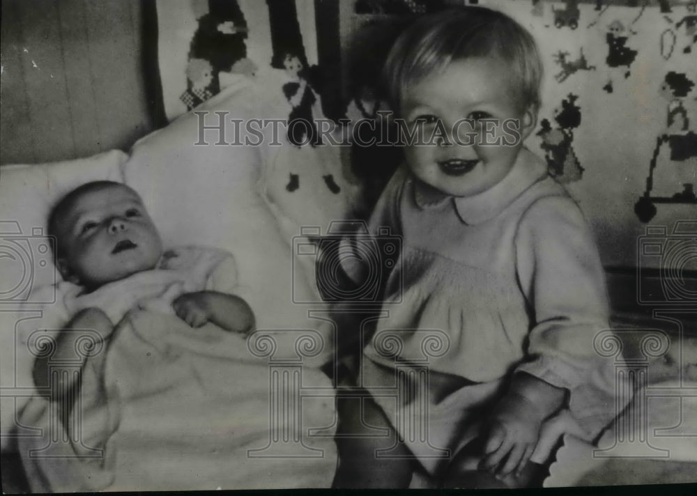 1939 Press Photo Princess Irene and Princess Beatrix of the Netherlands - Historic Images