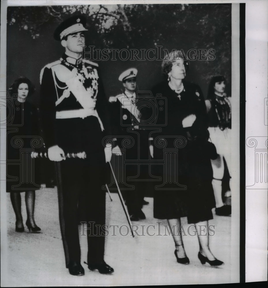 Press Photo King Constantine of Greece with Queen Frederika at funeral for King - Historic Images